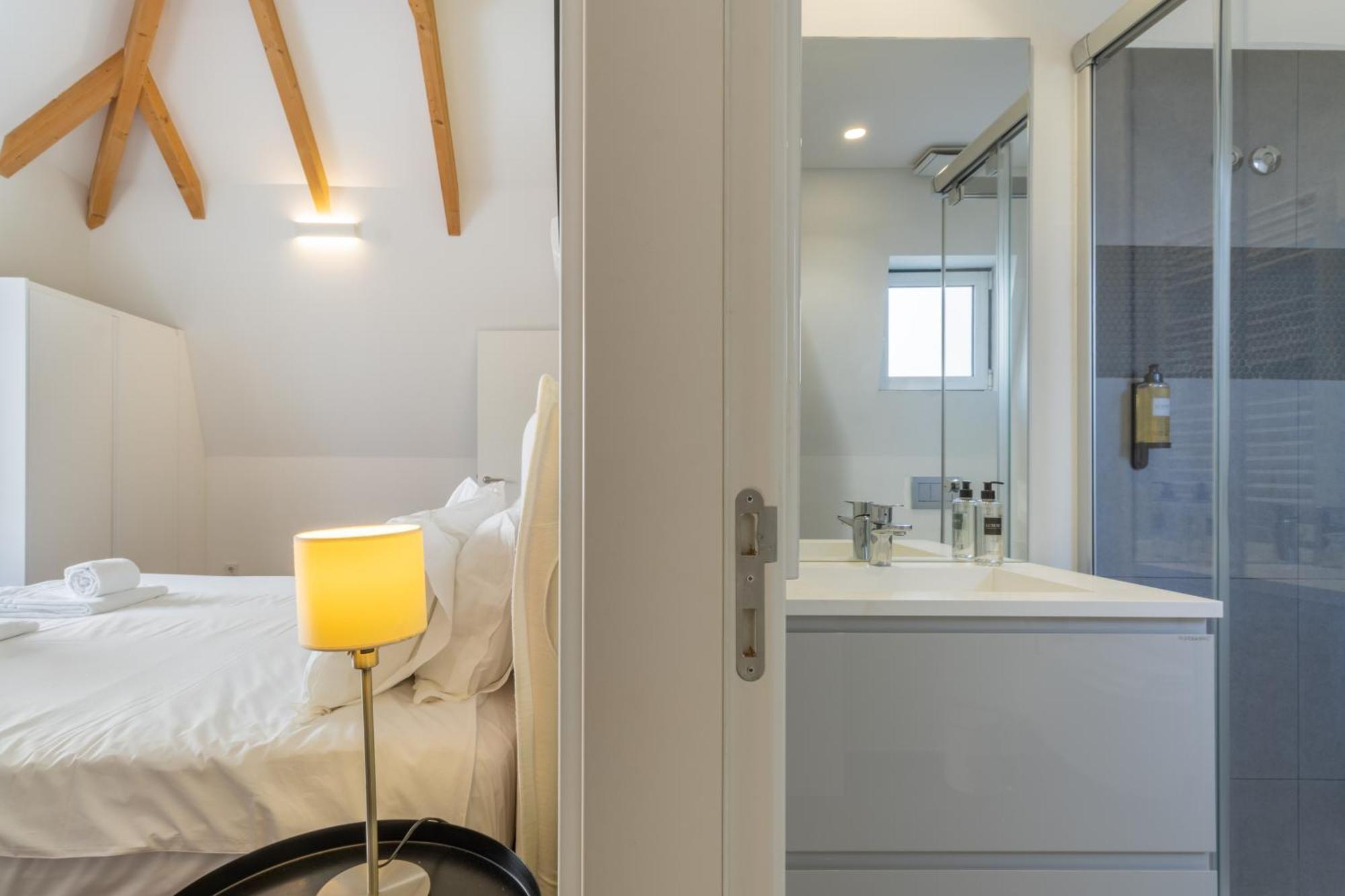 King Bed Suite, Loft With 3wc, Ac & Self-check-in. Apartamento Lisboa