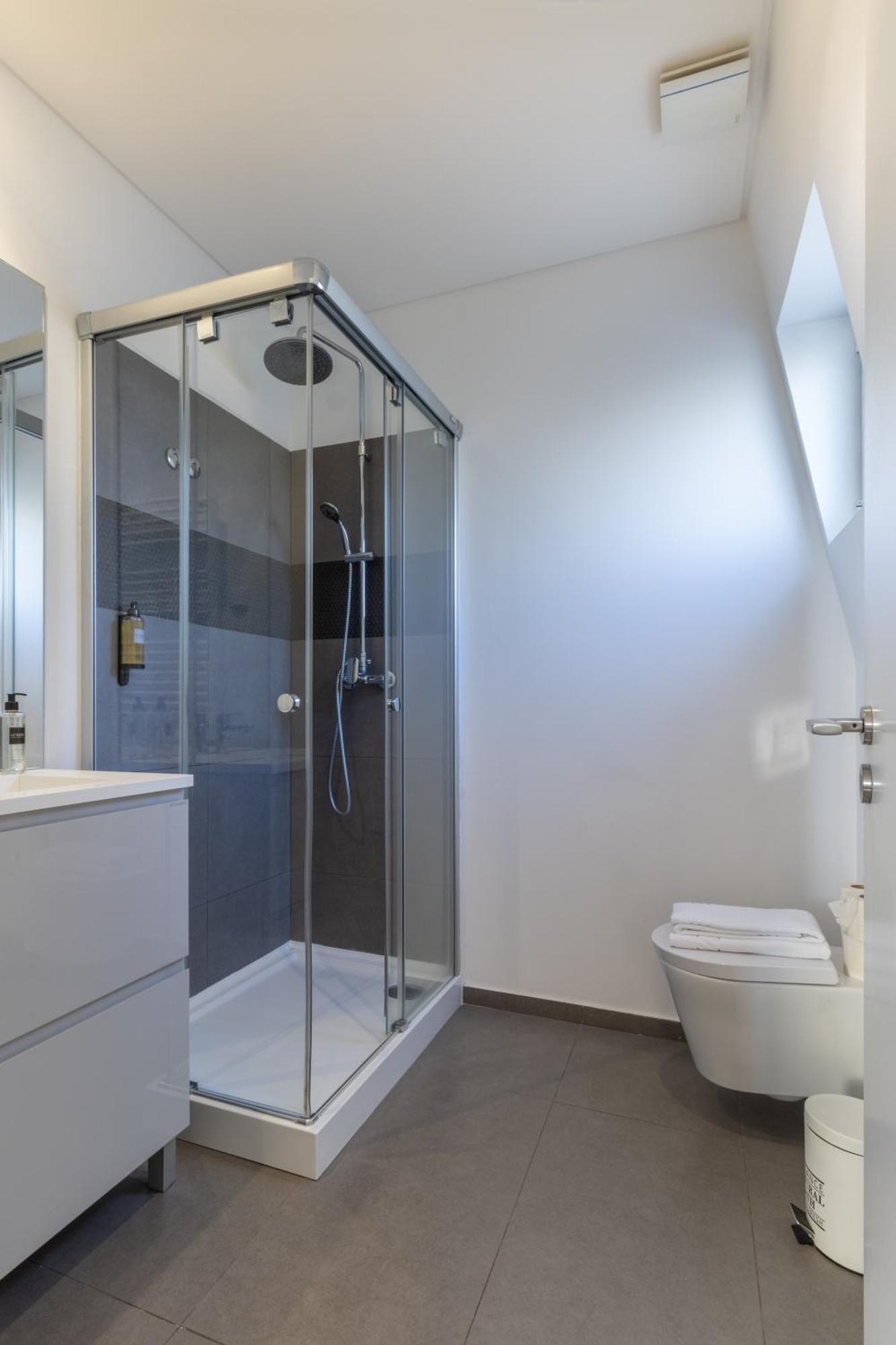 King Bed Suite, Loft With 3wc, Ac & Self-check-in. *