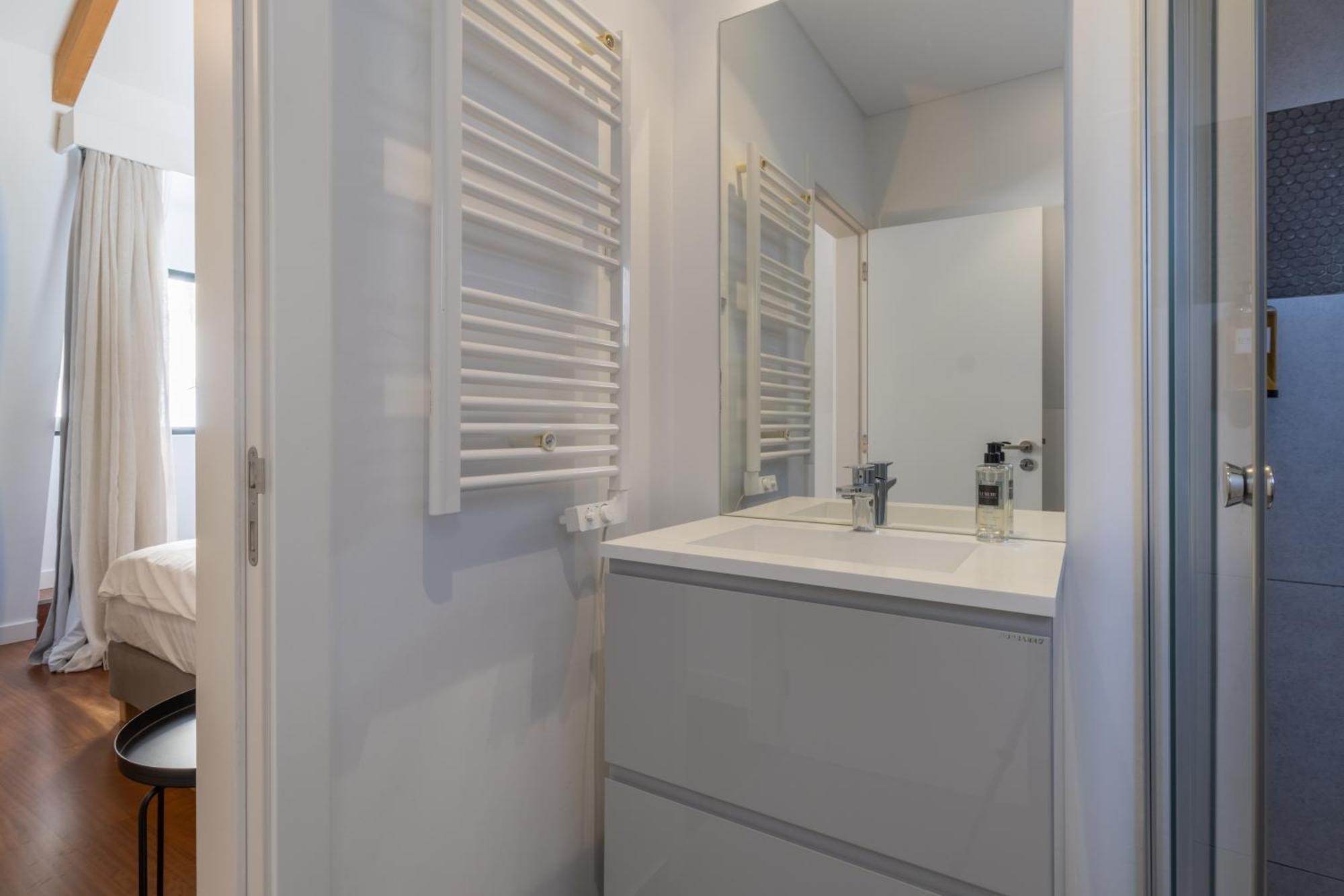 King Bed Suite, Loft With 3wc, Ac & Self-check-in. Apartamento