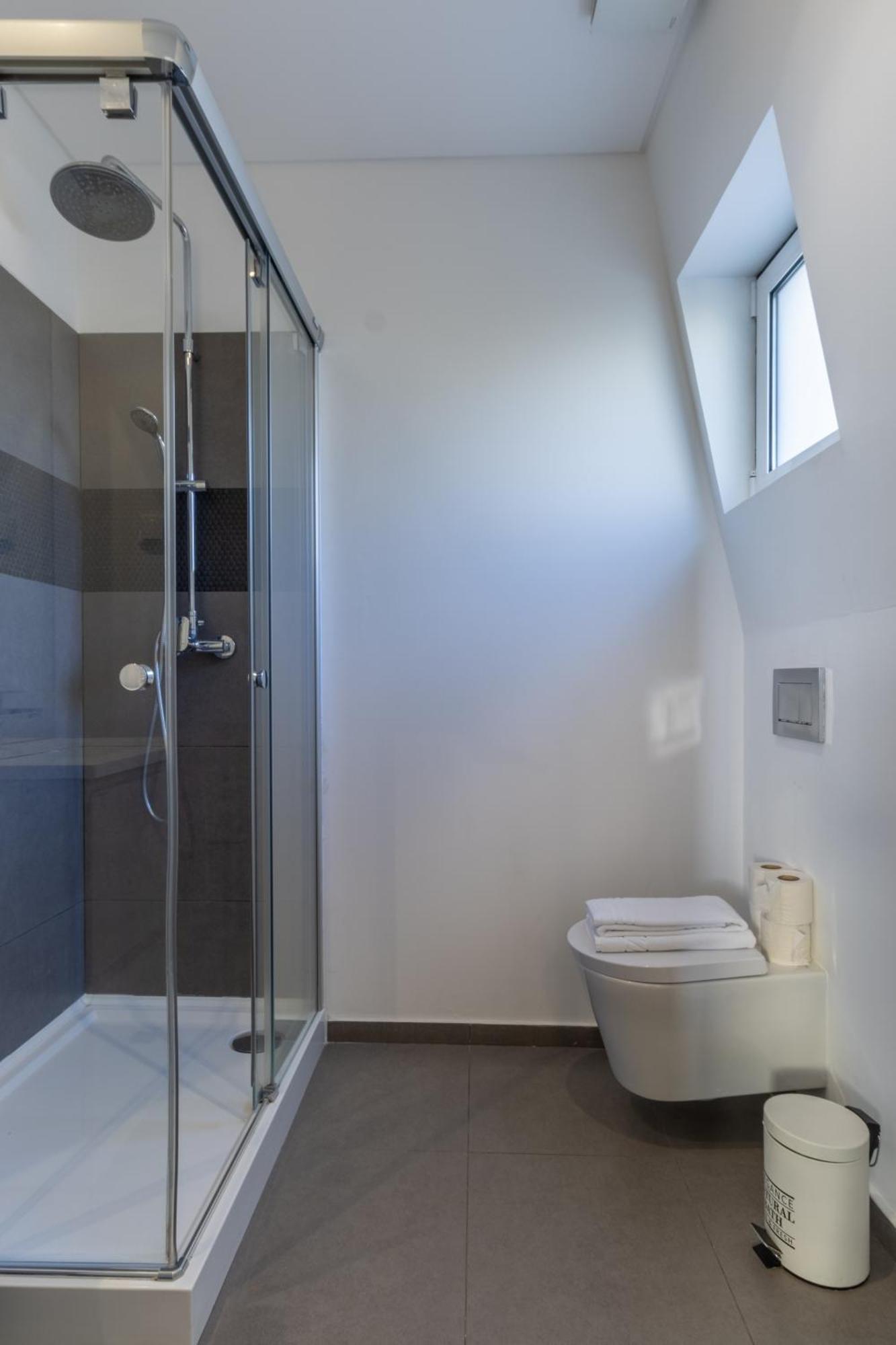 King Bed Suite, Loft With 3wc, Ac & Self-check-in. Apartment *