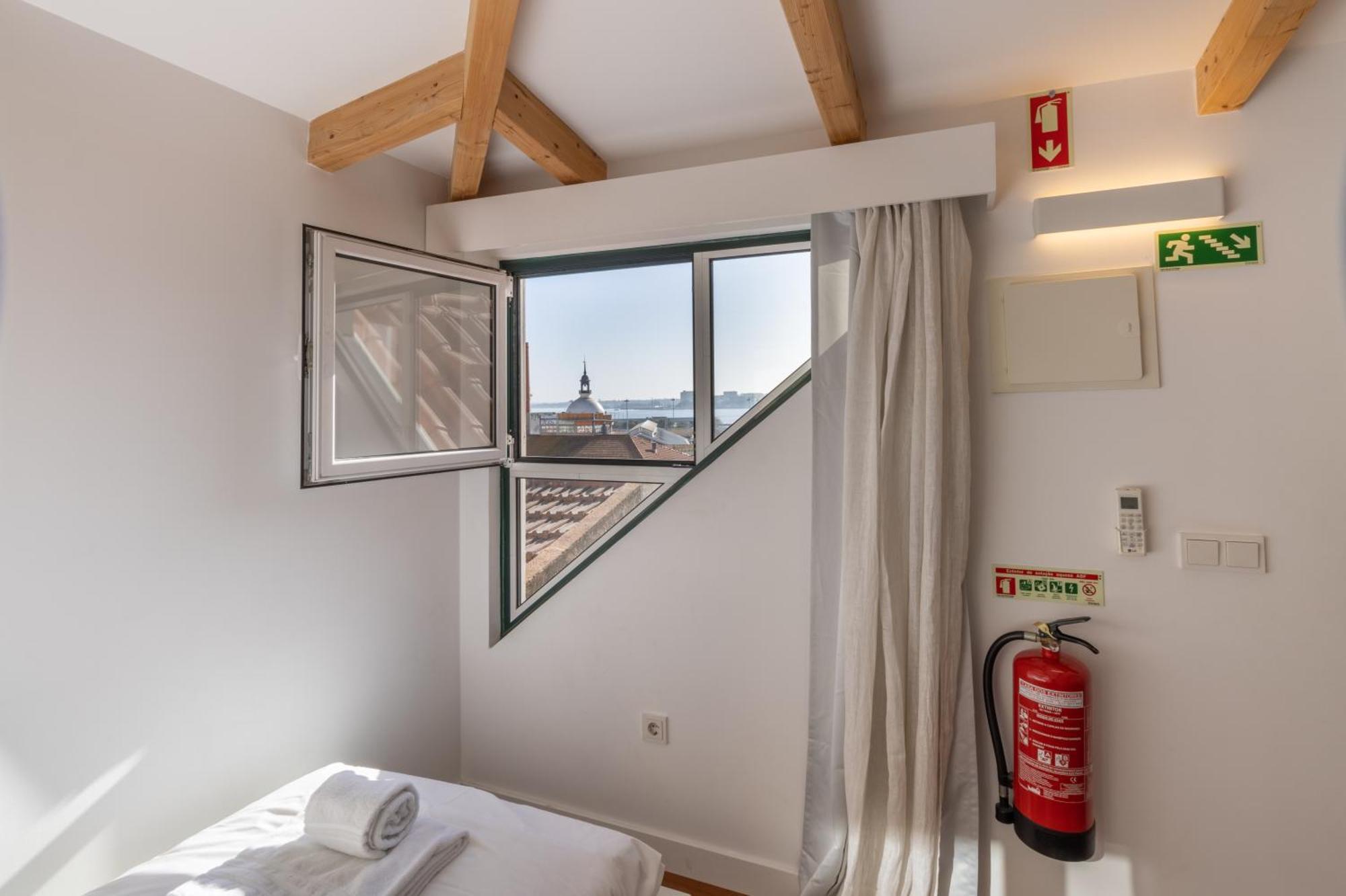 King Bed Suite, Loft With 3wc, Ac & Self-check-in. Lisboa