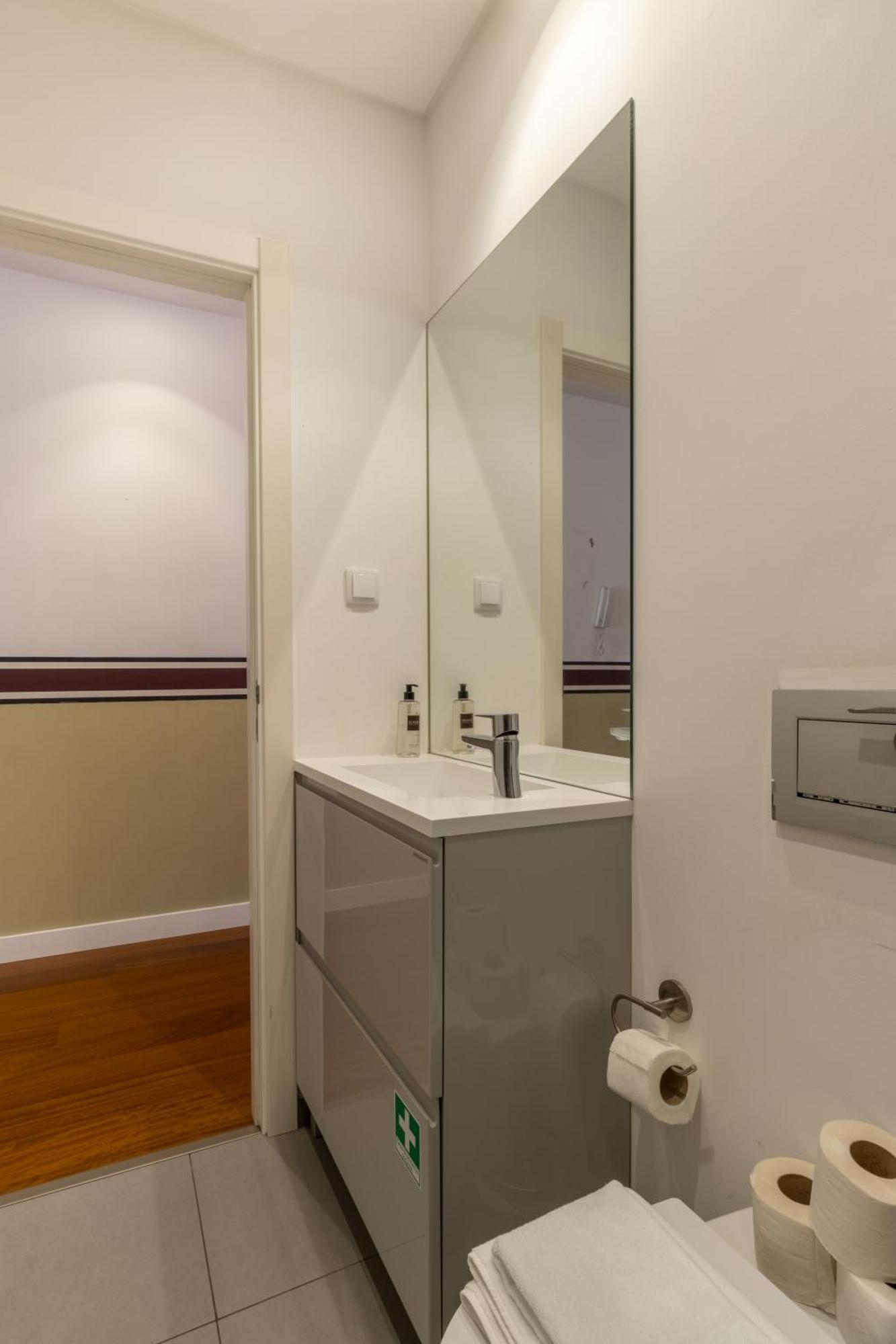 King Bed Suite, Loft With 3wc, Ac & Self-check-in. *