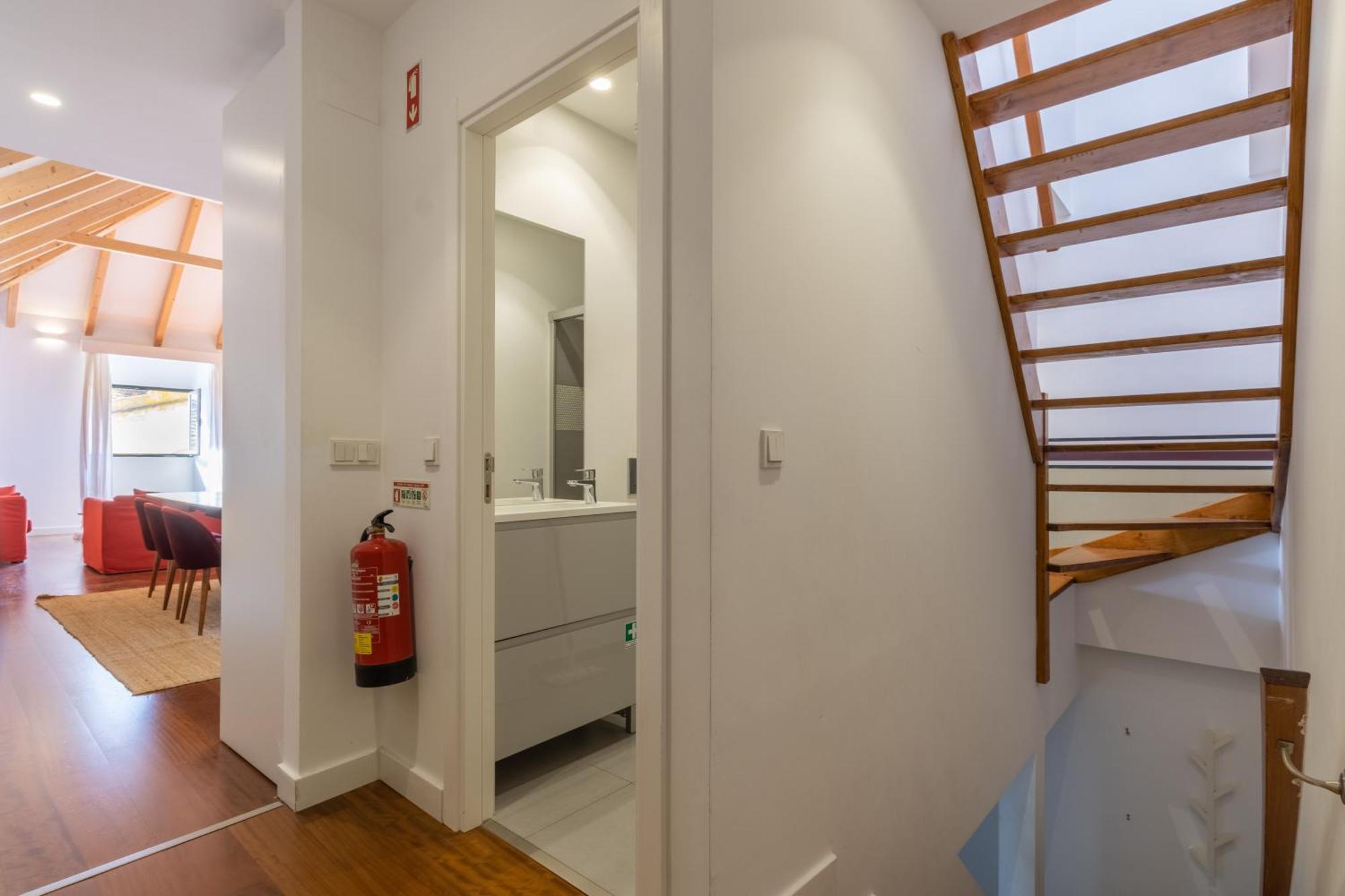 King Bed Suite, Loft With 3wc, Ac & Self-check-in. Apartamento
