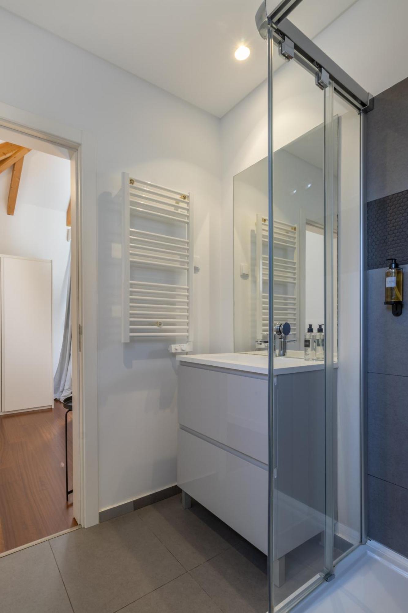 King Bed Suite, Loft With 3wc, Ac & Self-check-in. Lisboa