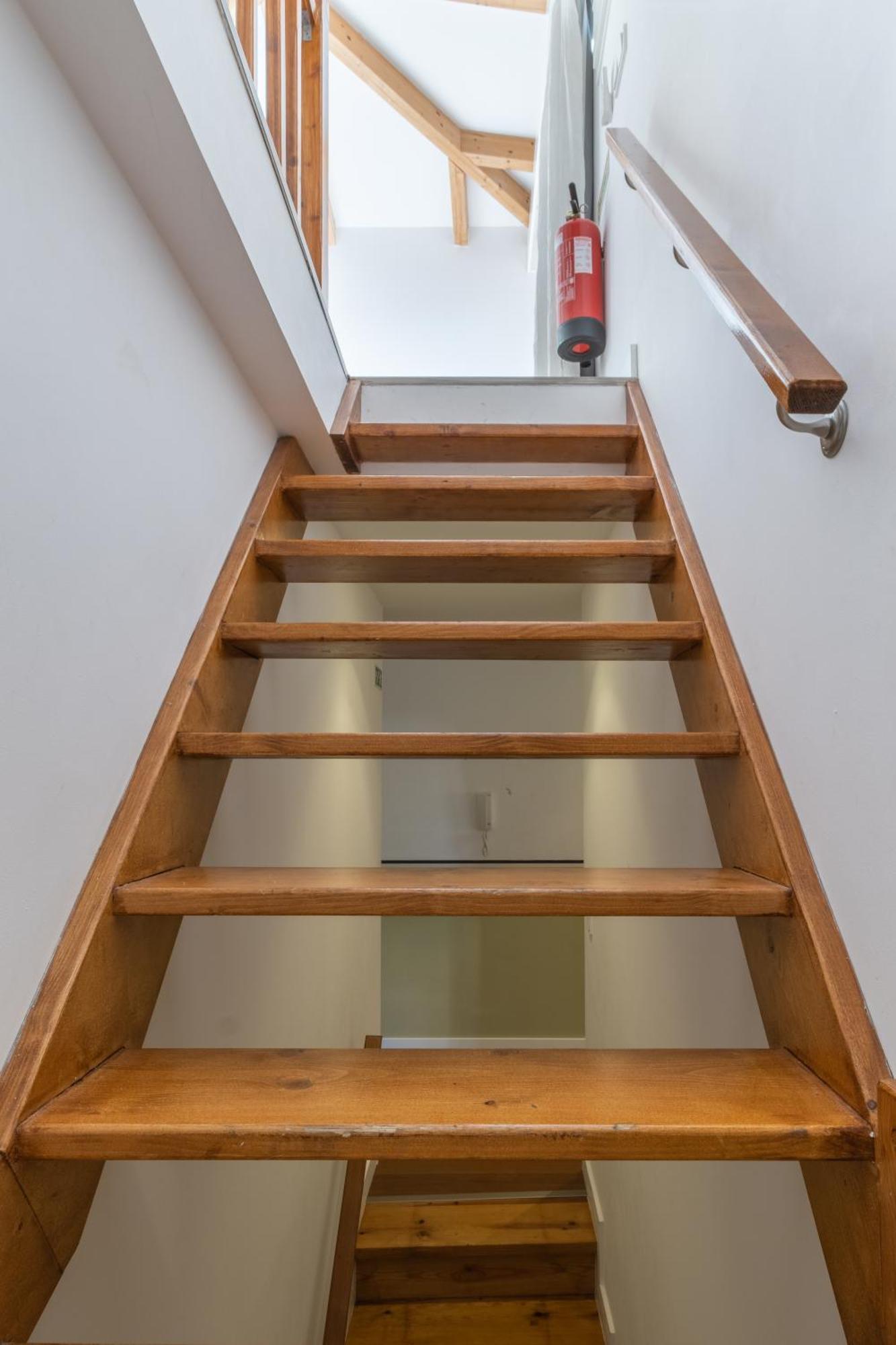 King Bed Suite, Loft With 3wc, Ac & Self-check-in.