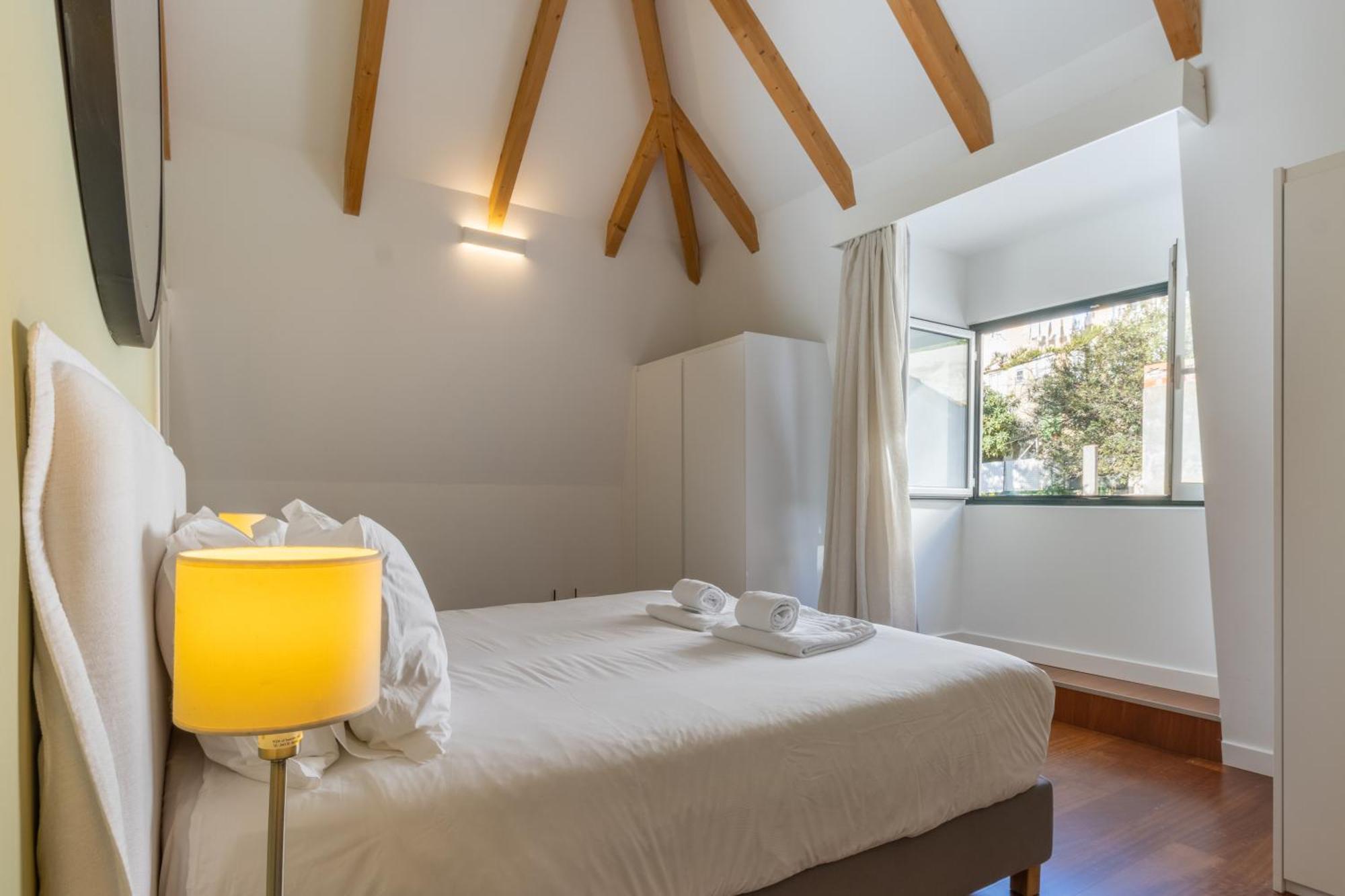 King Bed Suite, Loft With 3wc, Ac & Self-check-in. Lisboa