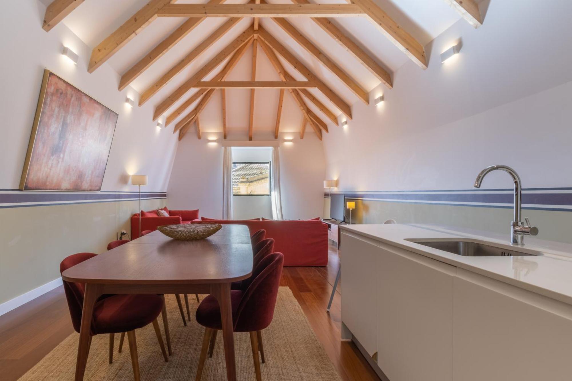 King Bed Suite, Loft With 3wc, Ac & Self-check-in.