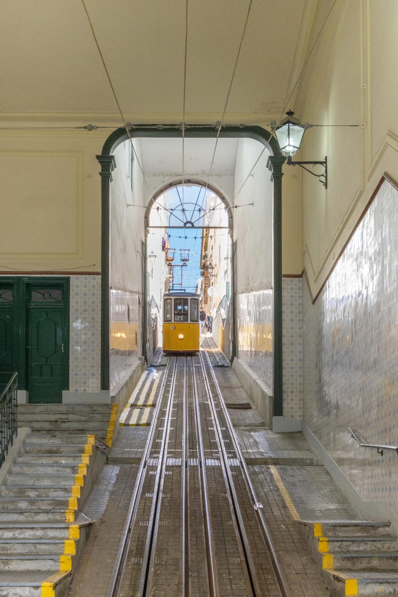 King Bed Suite, Loft With 3wc, Ac & Self-check-in. Apartamento Lisboa